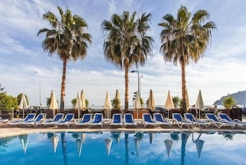 Parador Beach Hotel 39/47