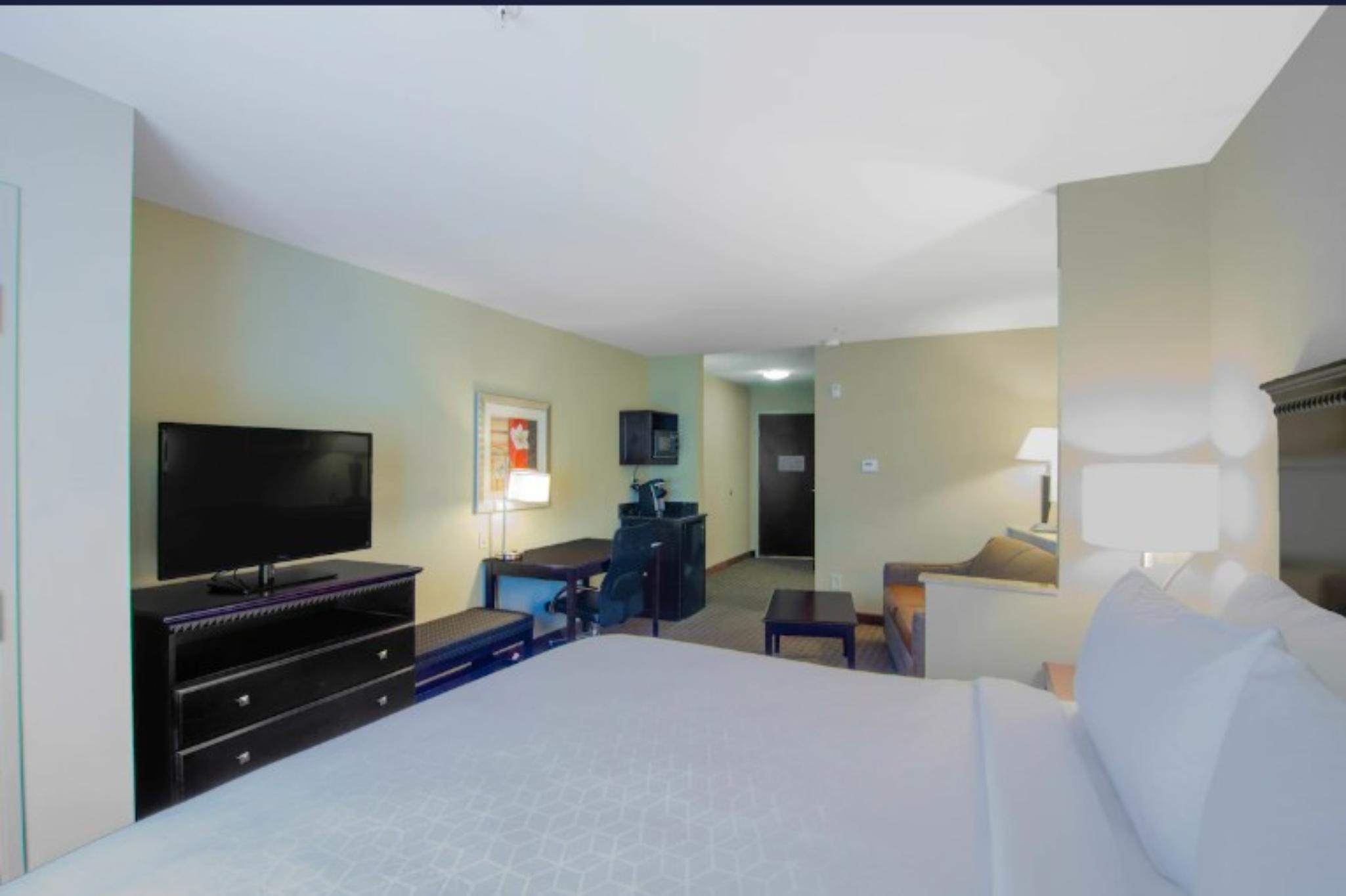 SUITE, KING BED