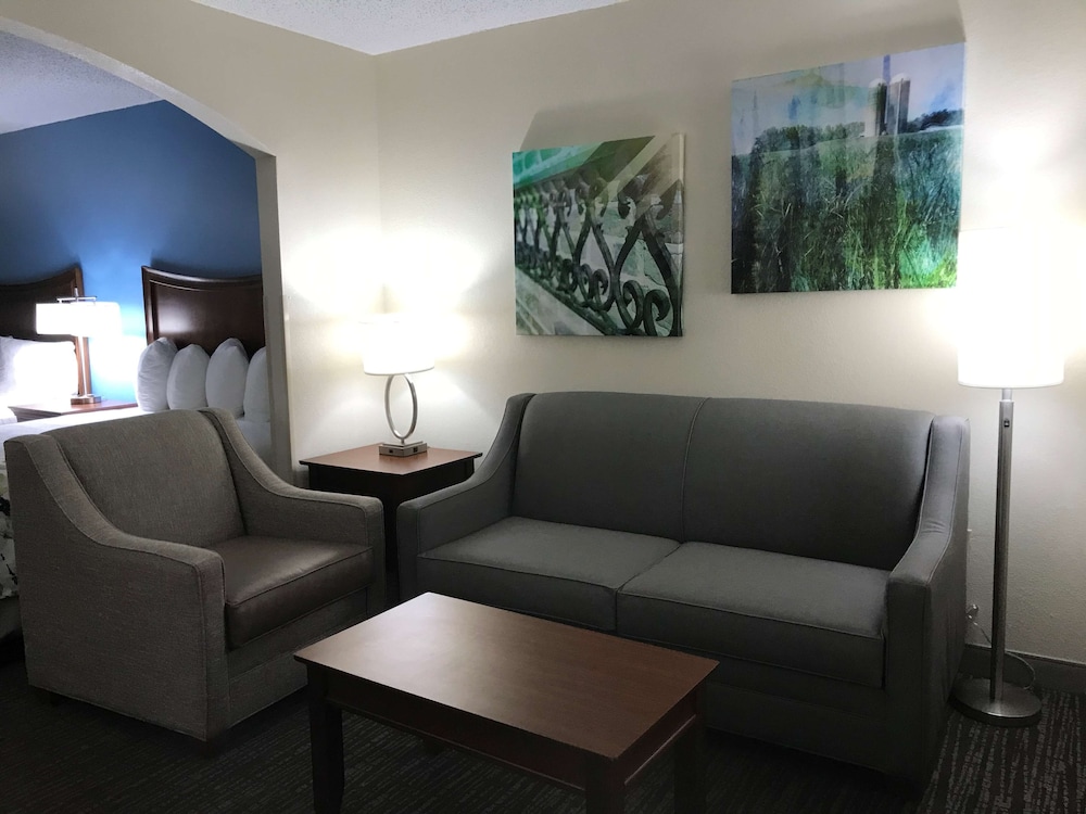 Best Western Inn & Suites Monroe 20/33