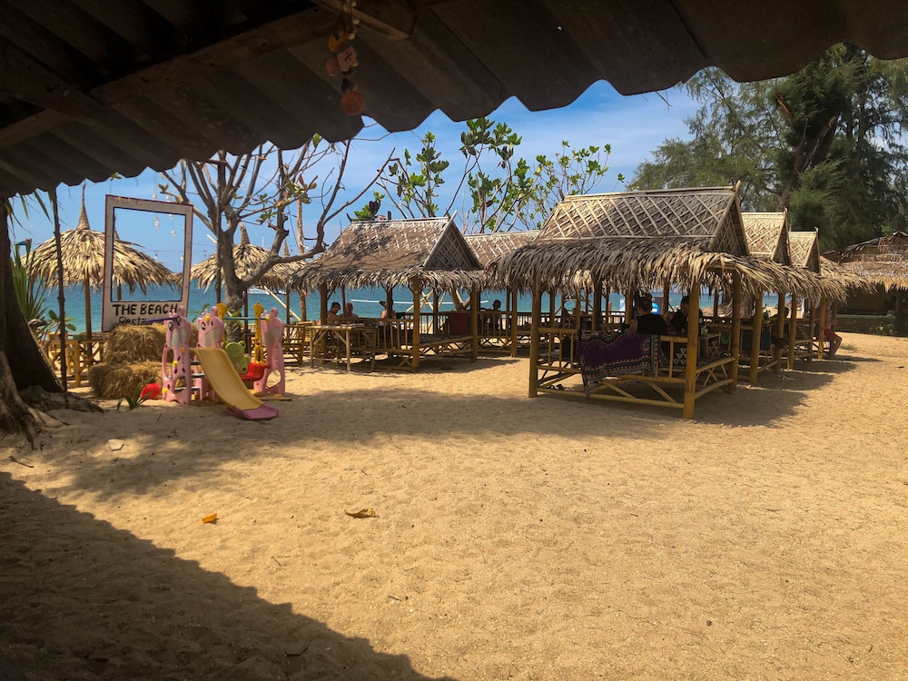 Lanta Palm Beach Resort 58/60