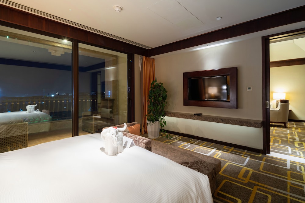 Hilton Qingdao Golden Beach 20/58
