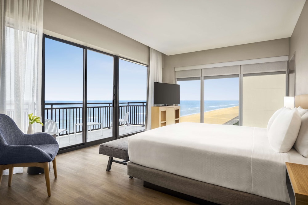 1 BEDROOM, SUITE, KING BED, OCEAN FRONT, SOFA