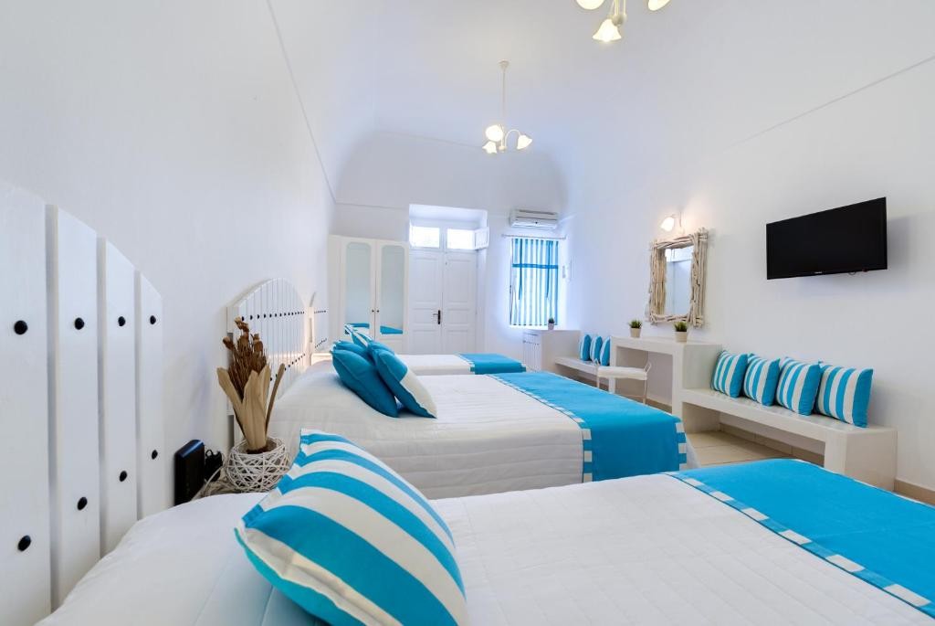 Room, Quadruple, Double and Twin Beds, Patio