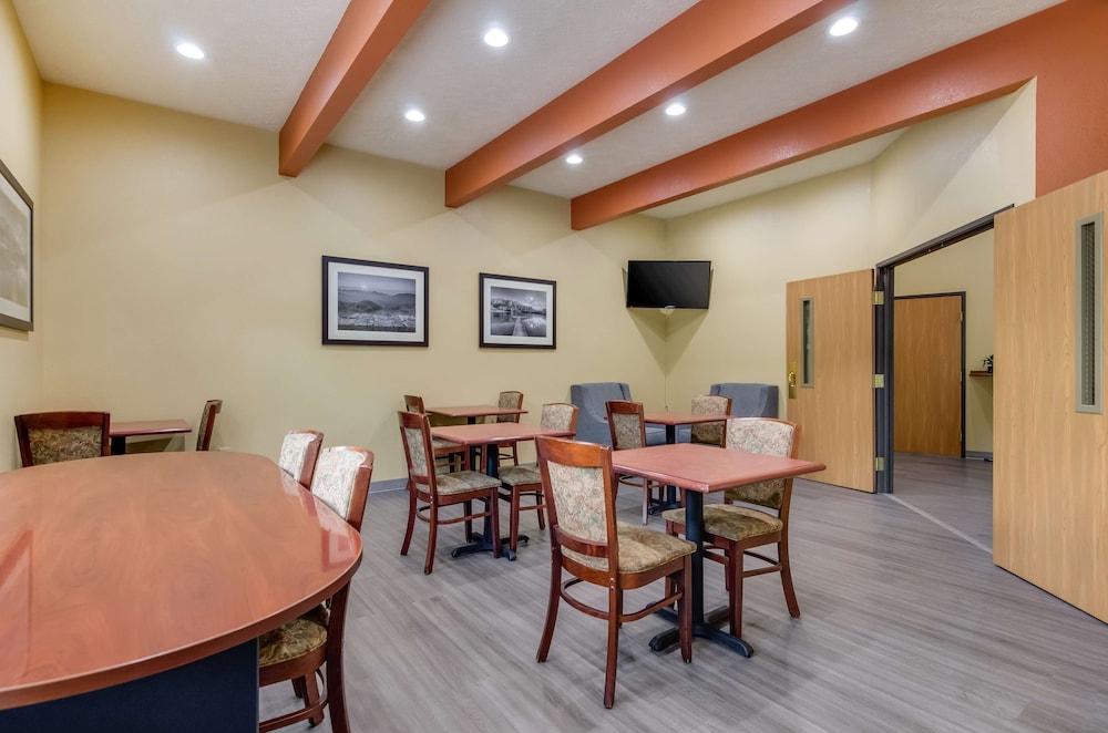 Americas Best Value Inn & Suites Independence Va 34/40