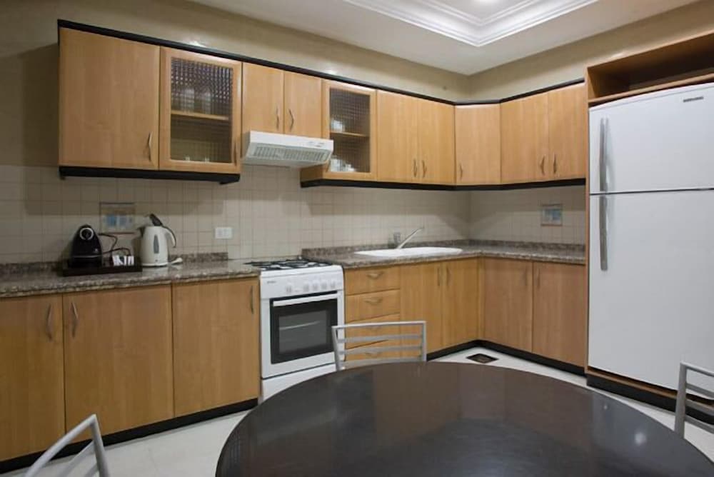Lahoya Homes, Beirut 18/50
