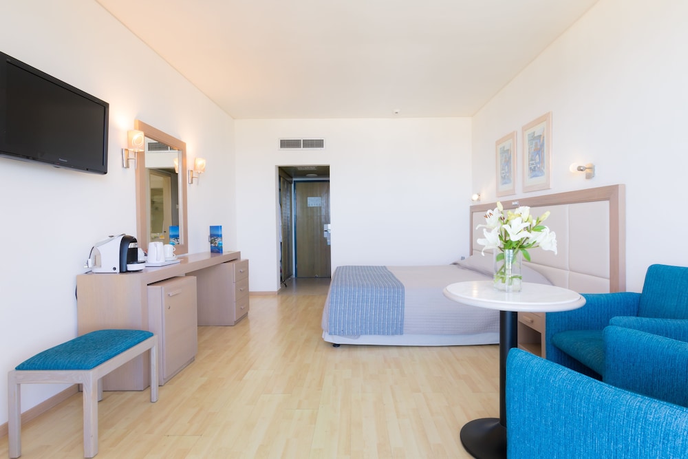 Golden Coast Beach Hotel 29/50
