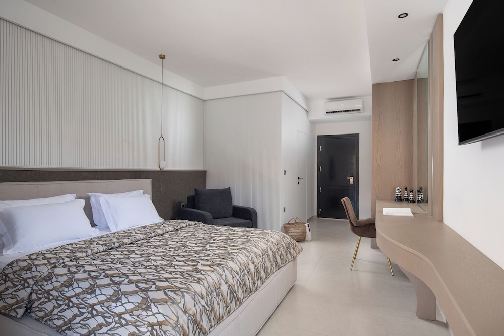 JUNIOR SUITE, QUEEN BED, SOFA