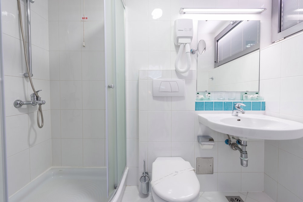 Uvala Hotel 25/72