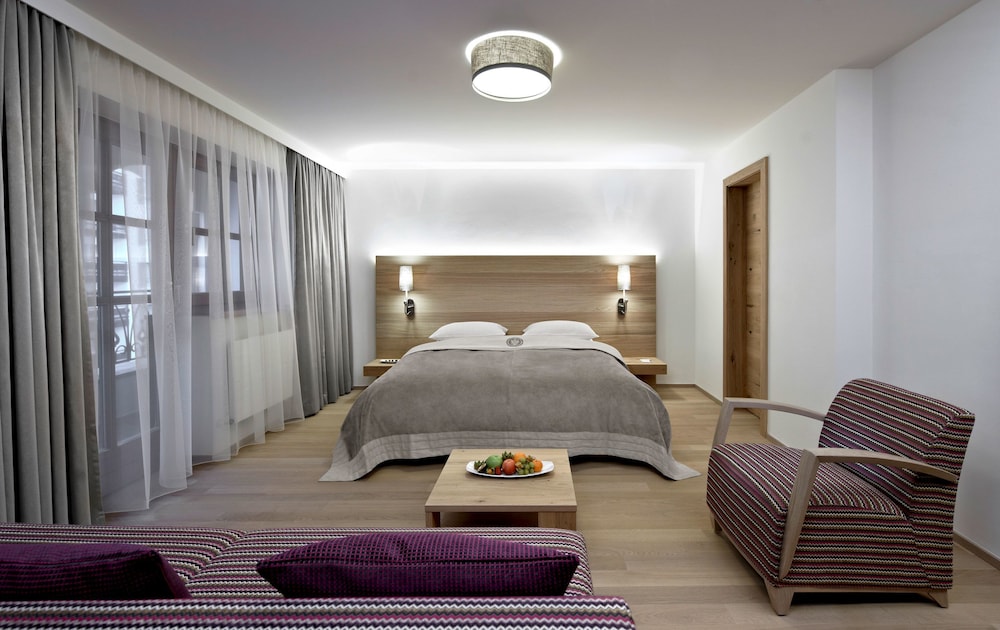 SCHWARZER ADLER WELLNESS HOTEL 11/29