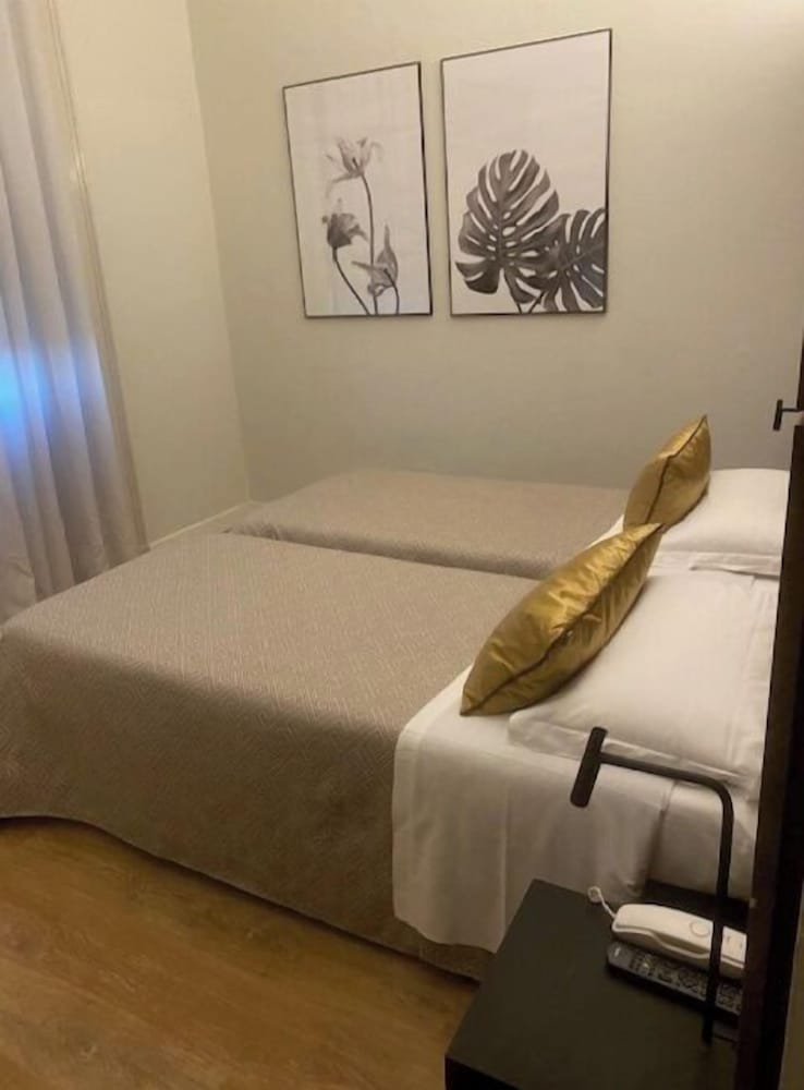 Room, Twin Beds, Accessible