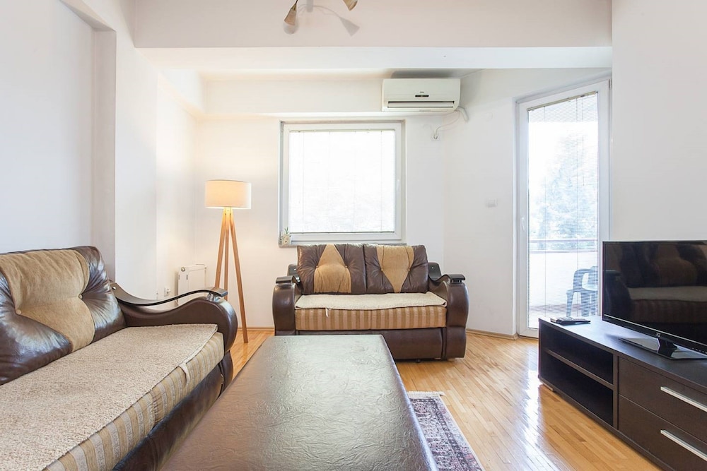 Urban Serviced Apartments 25/50