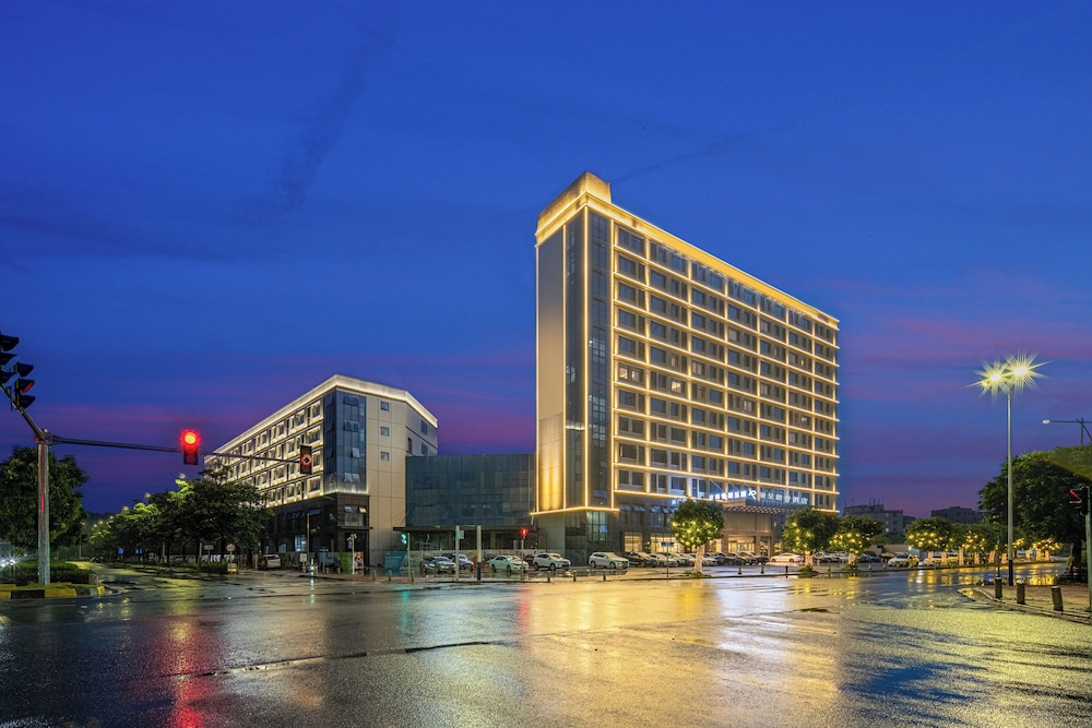 Rezen Longuu Hotel (Guangzhou Baiyun Airport Cultural Tourism City) 1/50