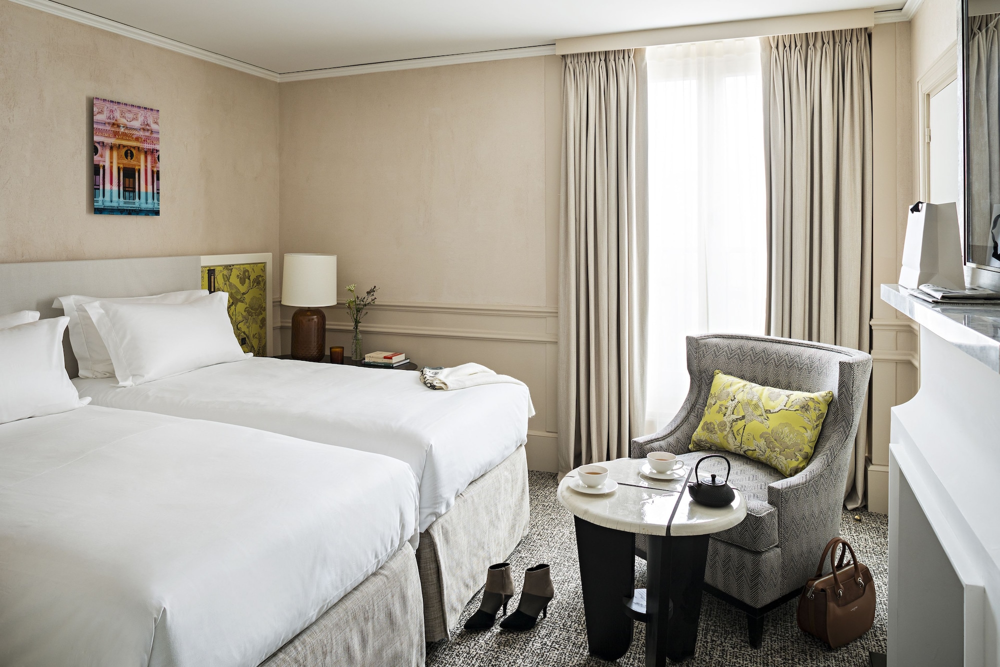 PREMIUM, LUXURY, TWIN BEDS, STREET OR COURTYARD VIEW