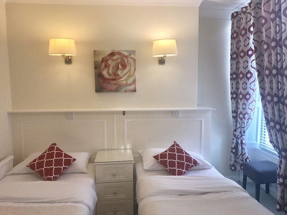 Dergvale Hotel 46/75