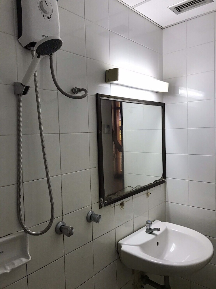 Petch Pailyn Hotel 37/37