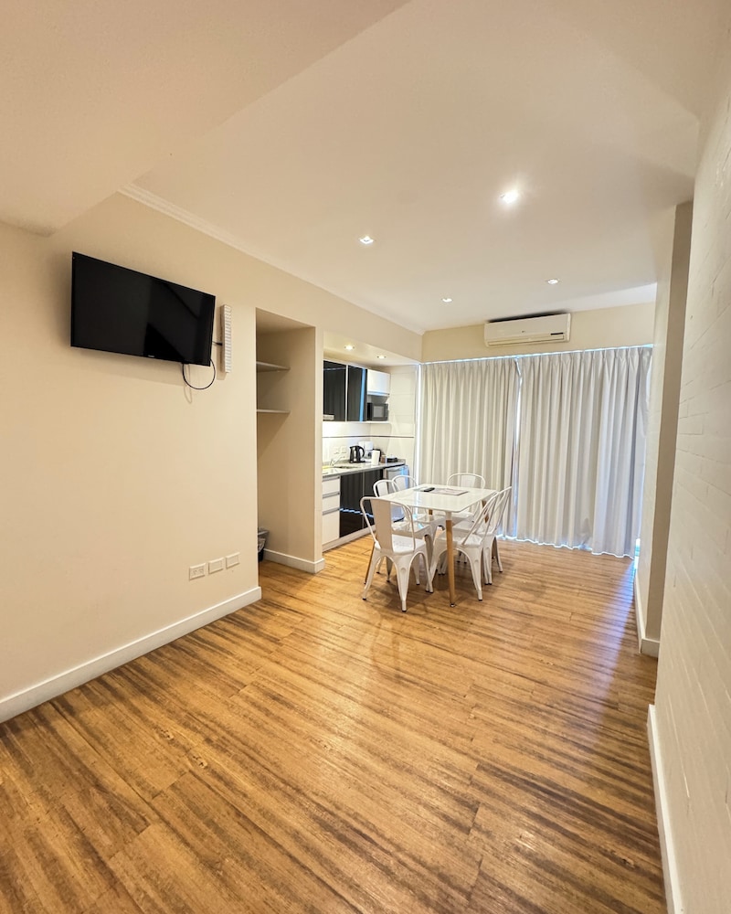 Syrah Suites 32/48