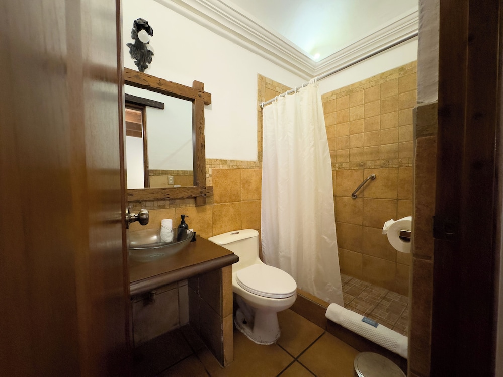 Naif Boutique Hotel & Gallery 66/68