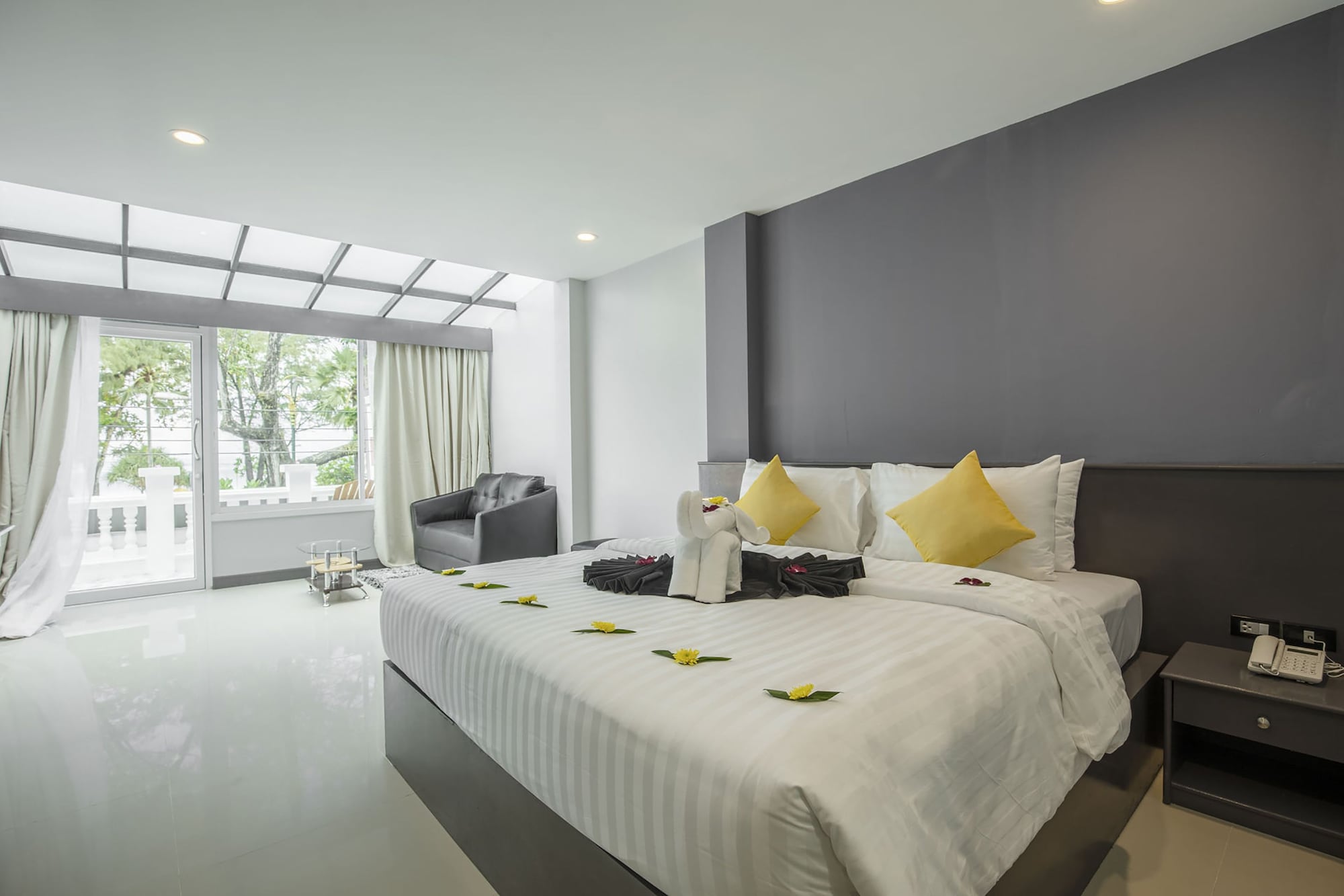 JUNIOR SUITE, POOL ACCESS