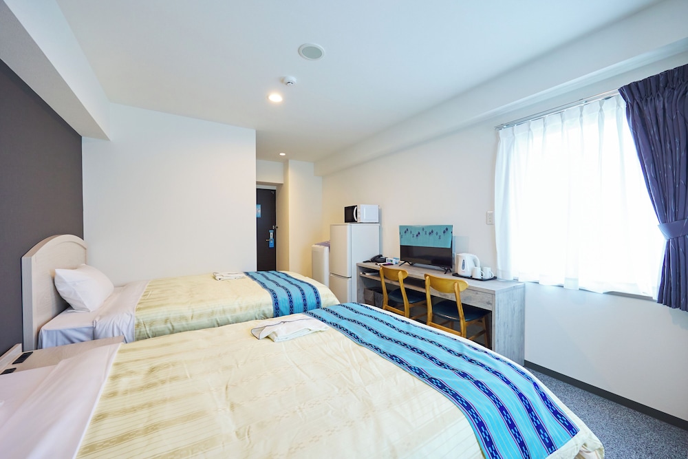 ROOM, TWIN BEDS