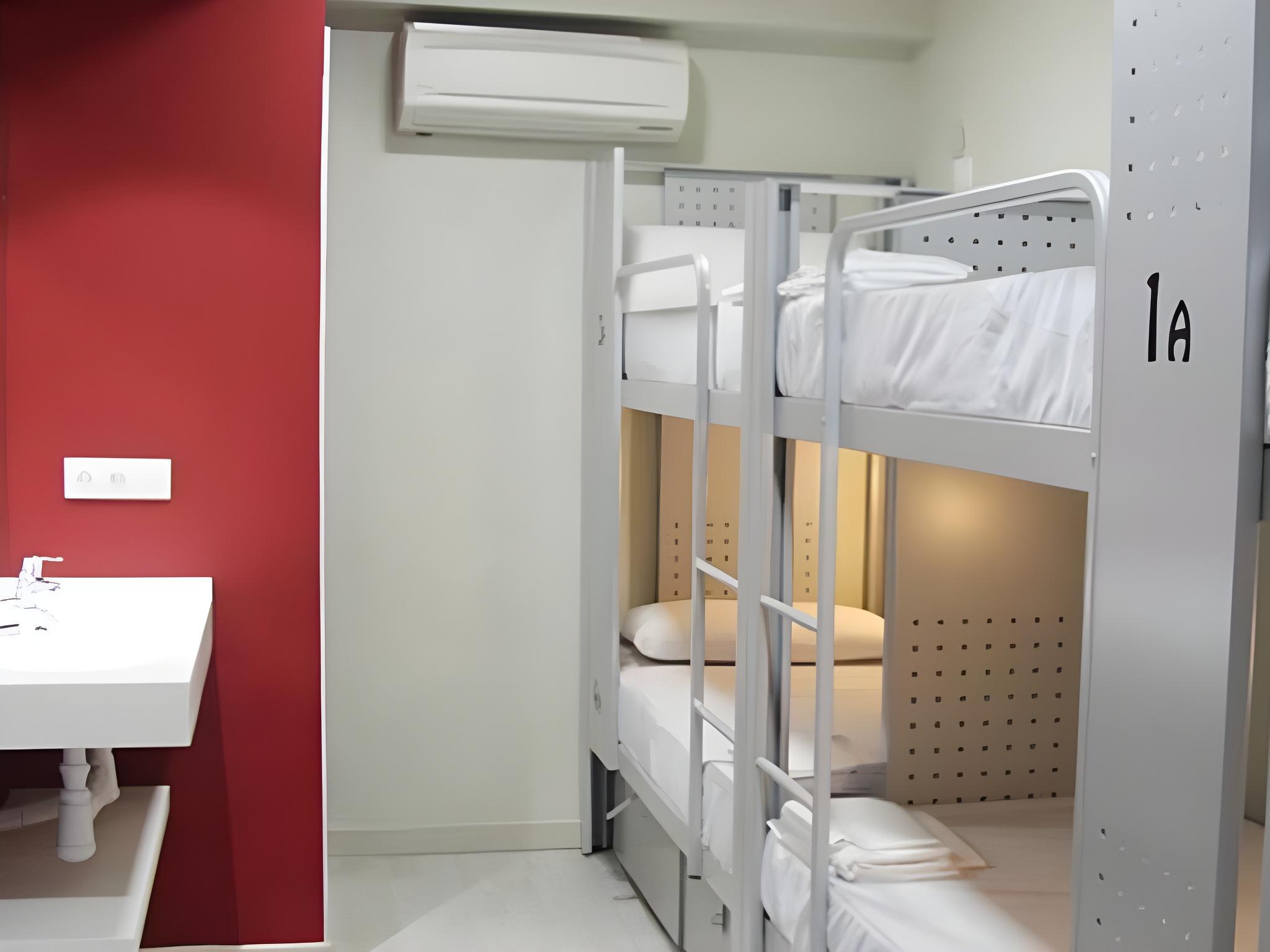 Mixed Dorm, 12 Beds
