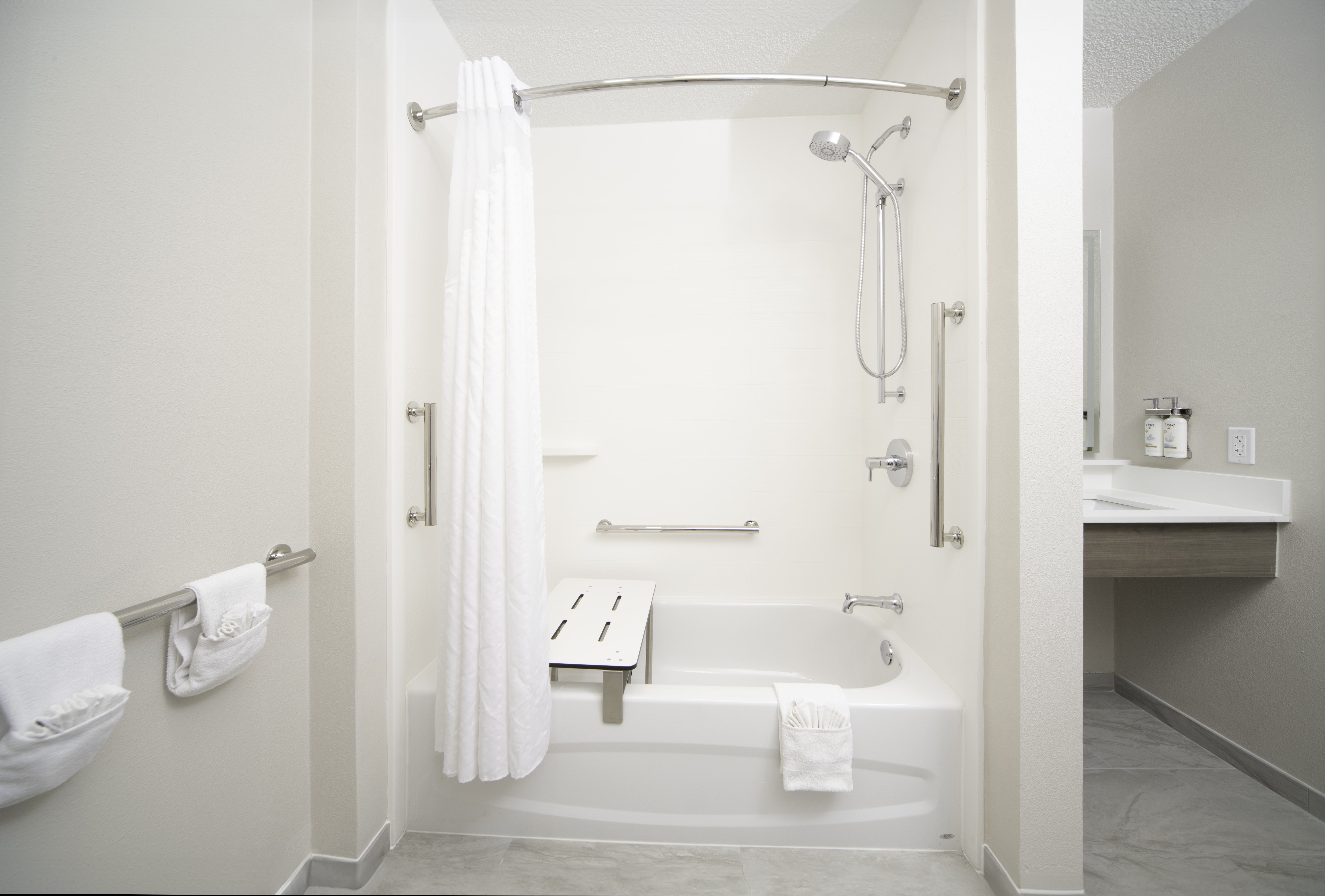 Holiday Inn Express Hotel Suites Indianapolis East 72/75