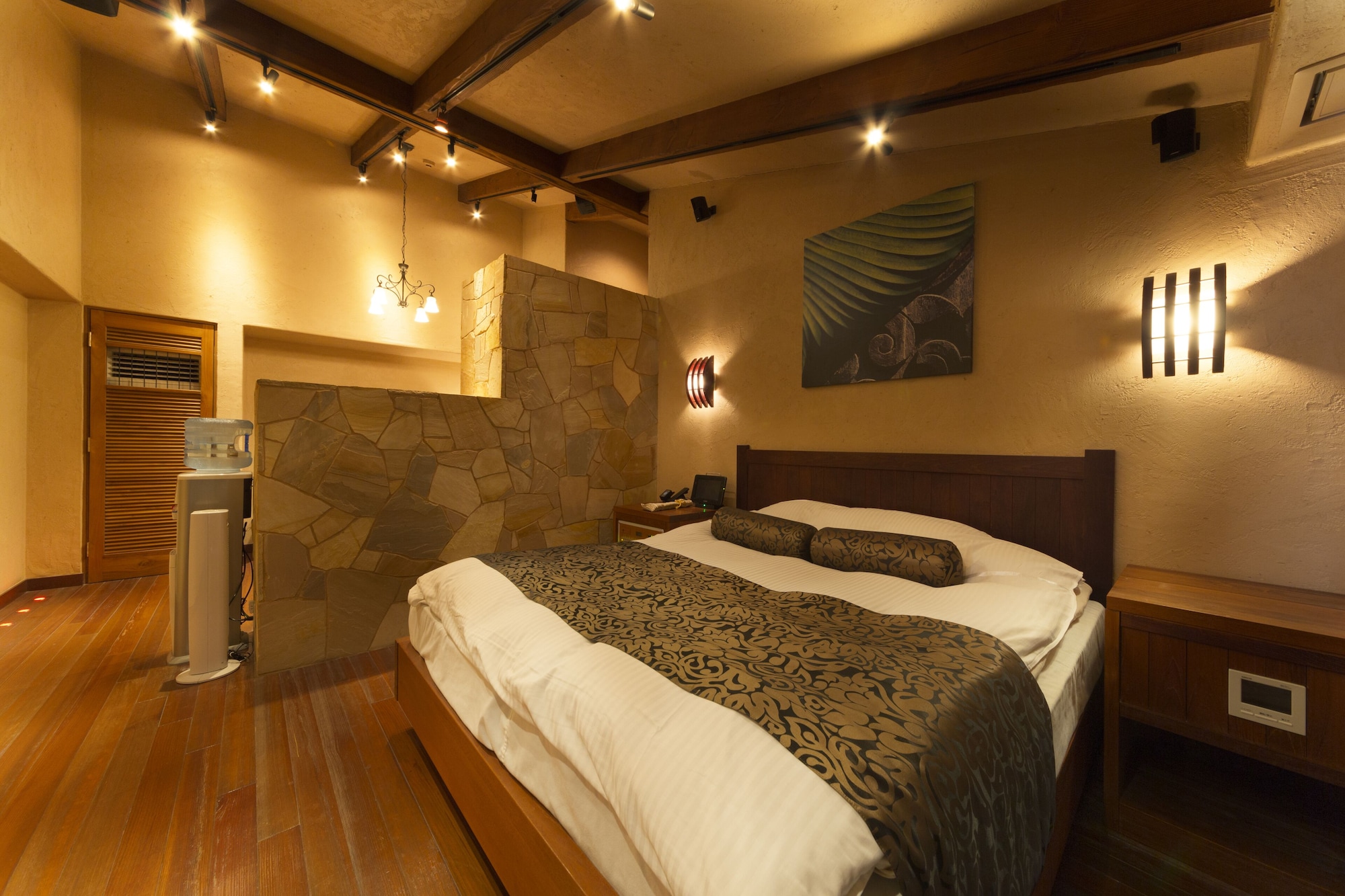 DELUXE, DOUBLE BED