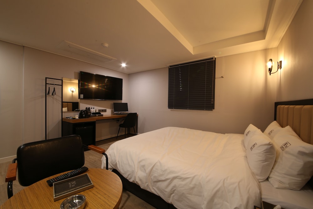 Busan Seomyeon 1st Street No. 25 13/53
