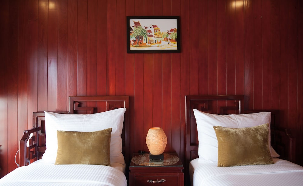 Halong Royal Palace Cruise 27/62