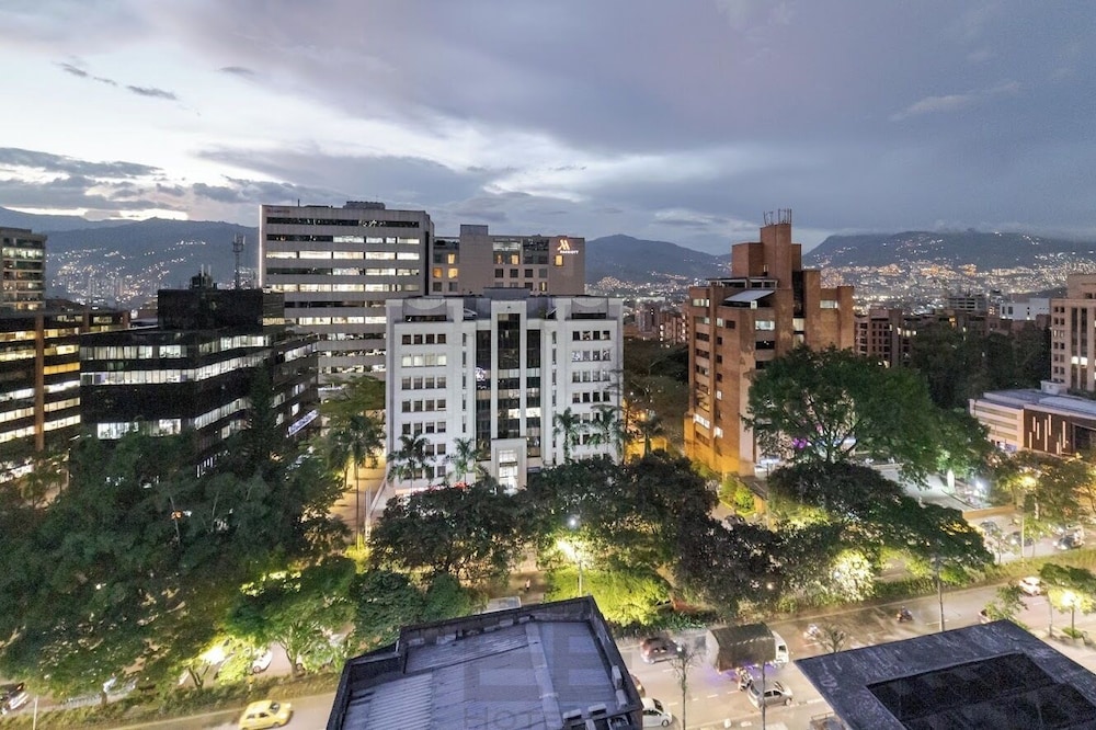 Leblon Suites Hotel