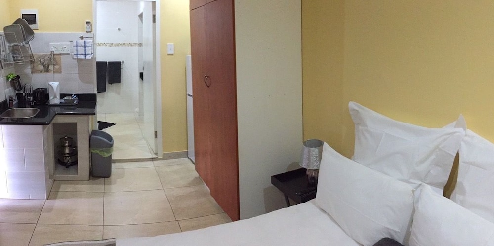 Hlulala Guesthouse 9/27