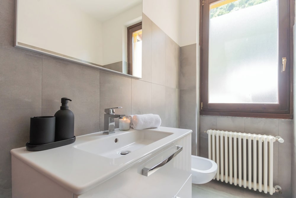 Harmony on the Lake by Rent all Como 38/42