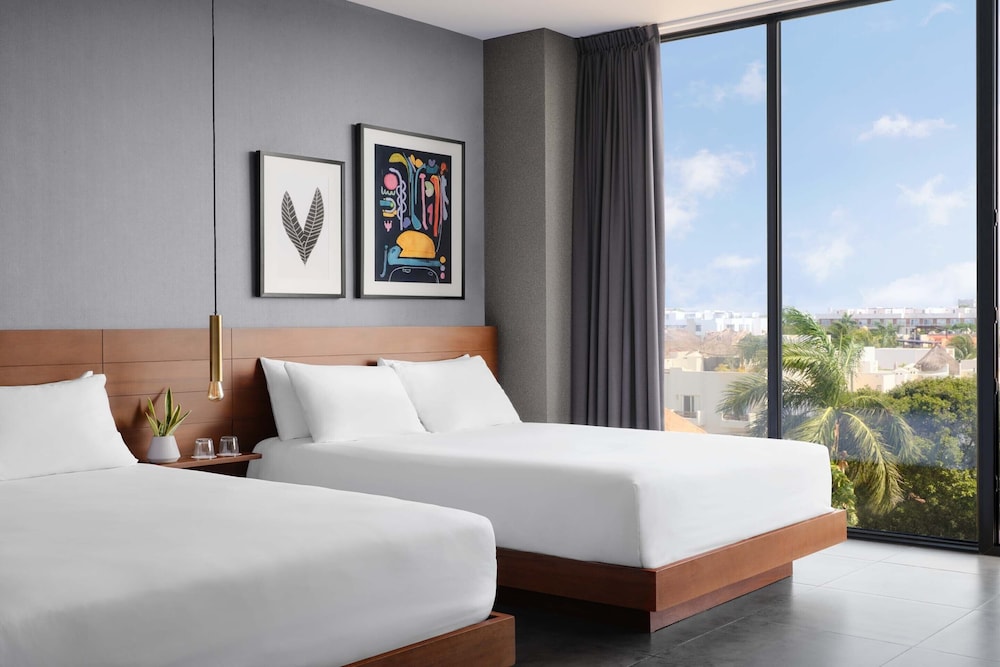 DELUXE, DOUBLE BED