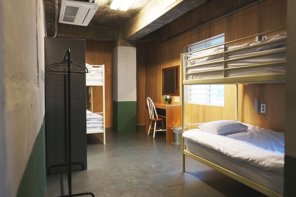 FEMALE DORM, FEMALE ONLY, 4 BEDS