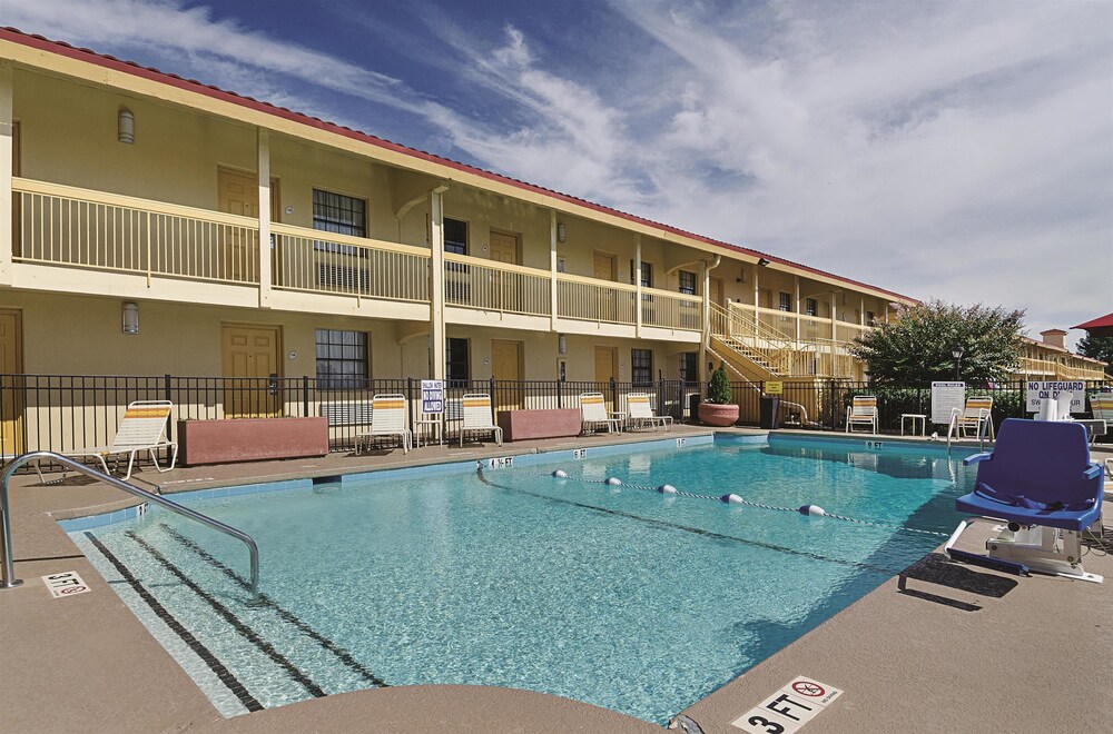 Baymont By Wyndham Greenville Woodruff Rd 1/31
