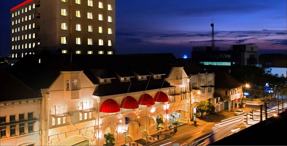 Horison Arcadia Heritage Surabaya 1/21