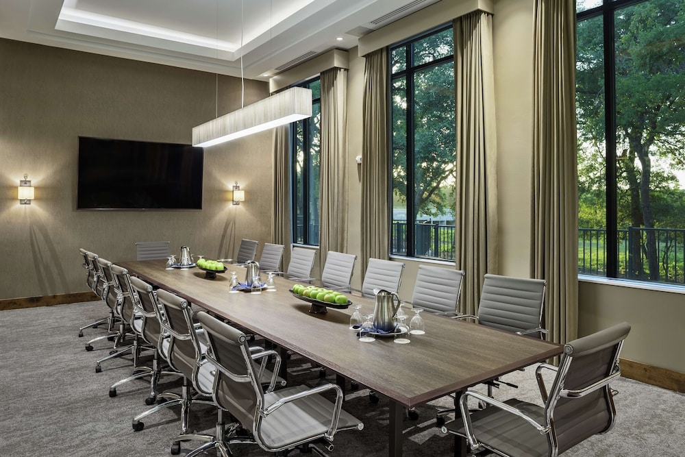 The Bevy Hotel Boerne A Doubletree By Hilton 43/46