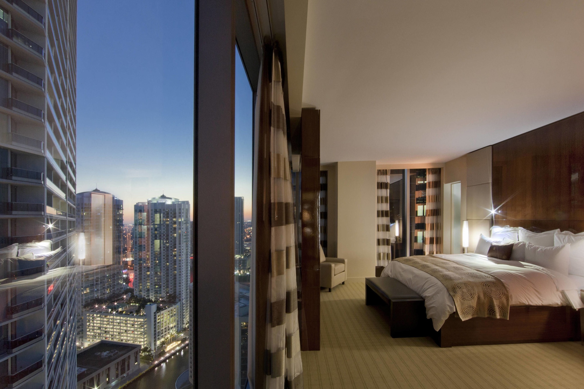 1 BEDROOM, EXECUTIVE, SUITE, CITY VIEW