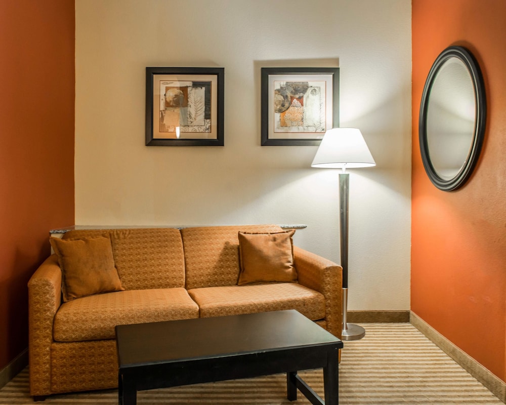 Comfort Suites Panama City Near Tyndall AFB 25/43