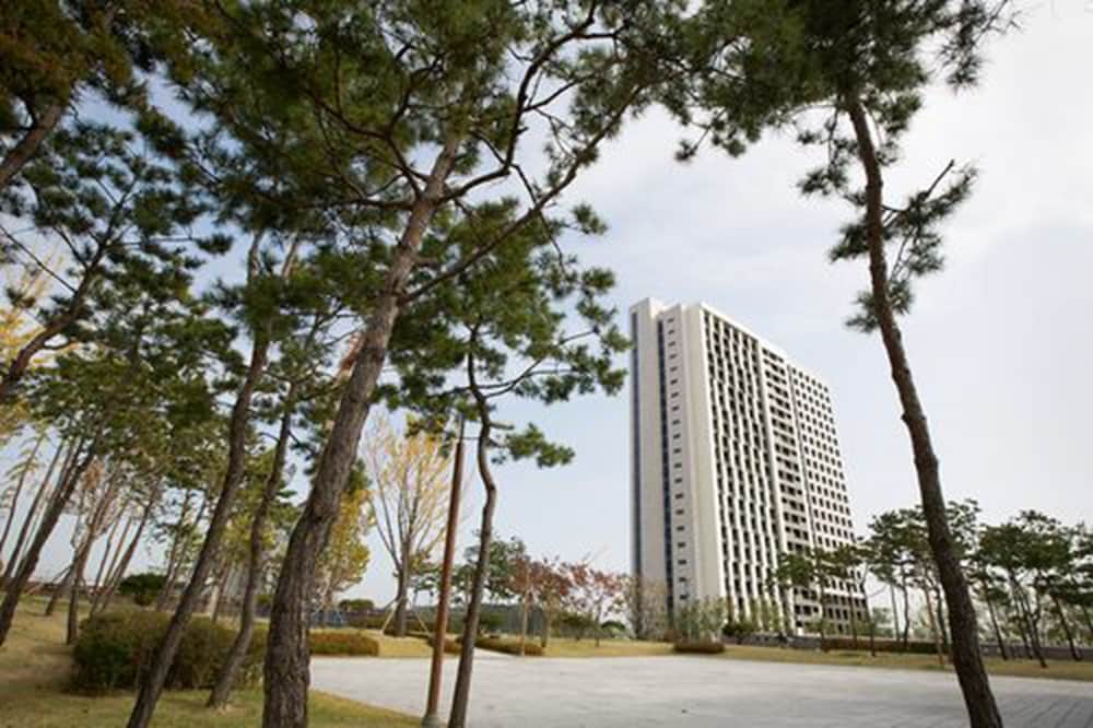 Western Grace Hotel 46/60