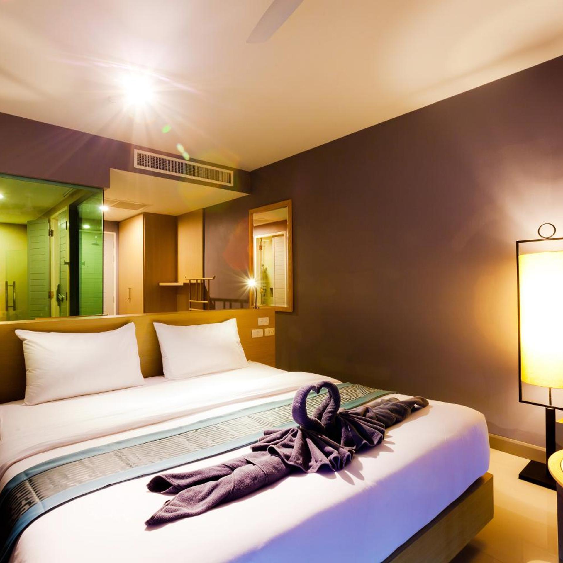 Deluxe, Double or Twin Bed, Pool Access