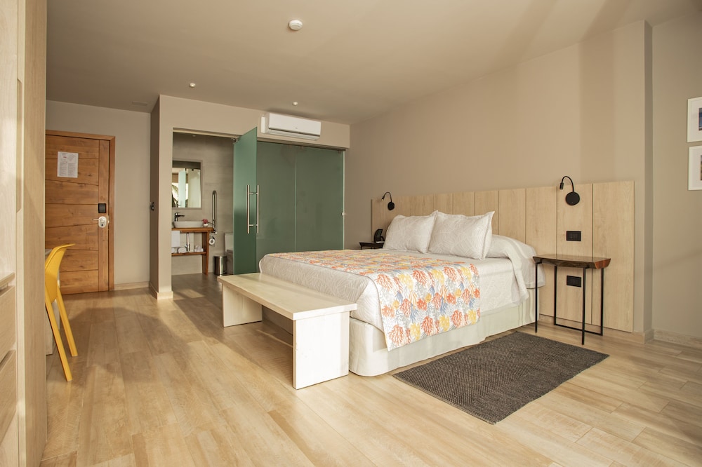 Deluxe, King Bed