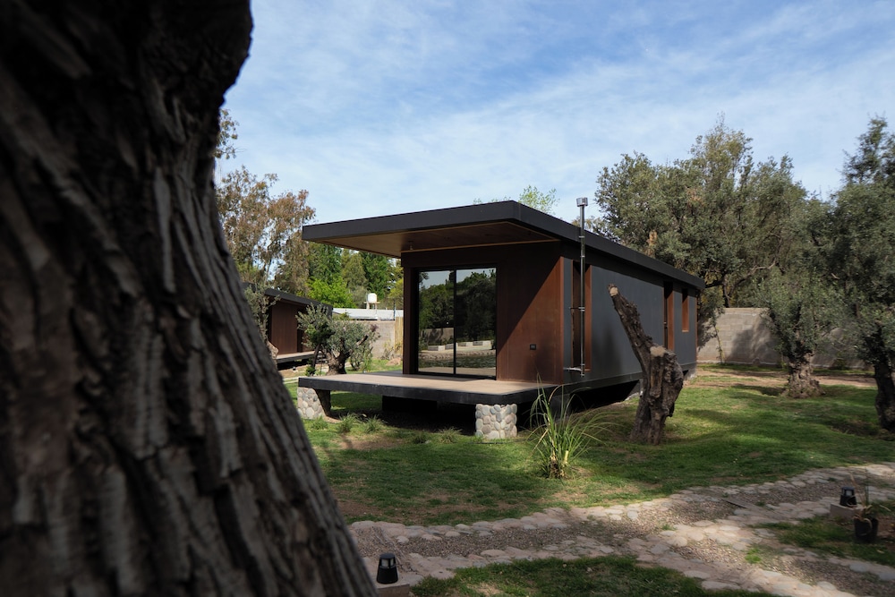 LUN Lodges 2/20
