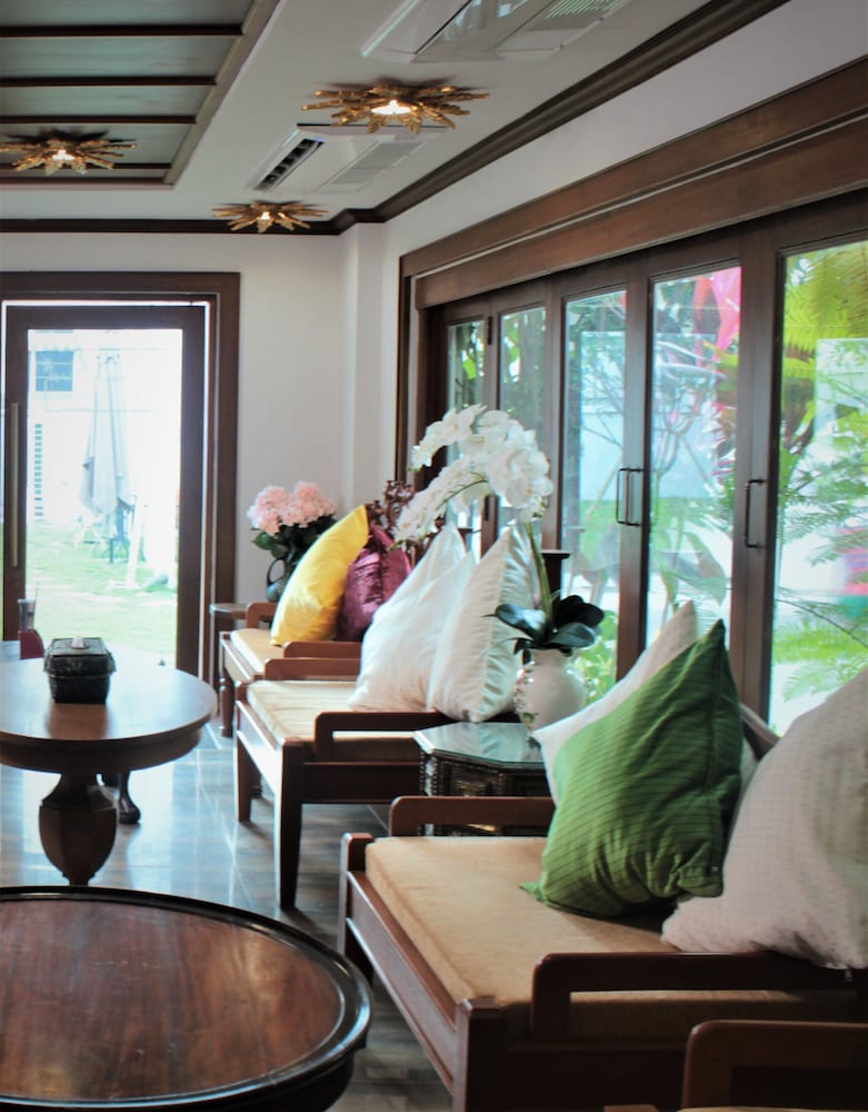 White Boutique Hotel and Spa 68/73
