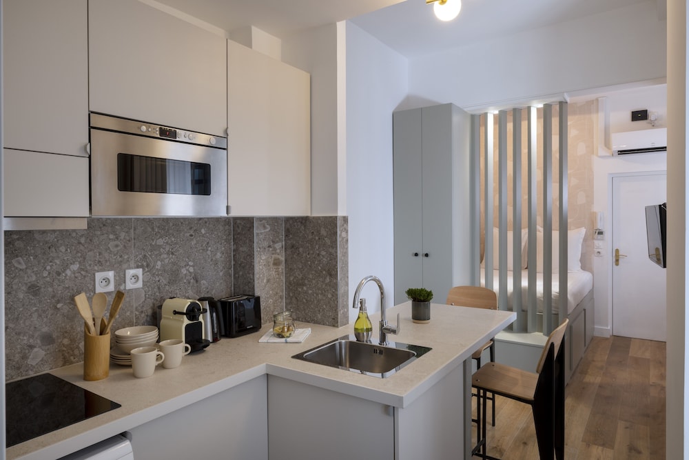 Yuna Blanche Serviced Apartments 70/71