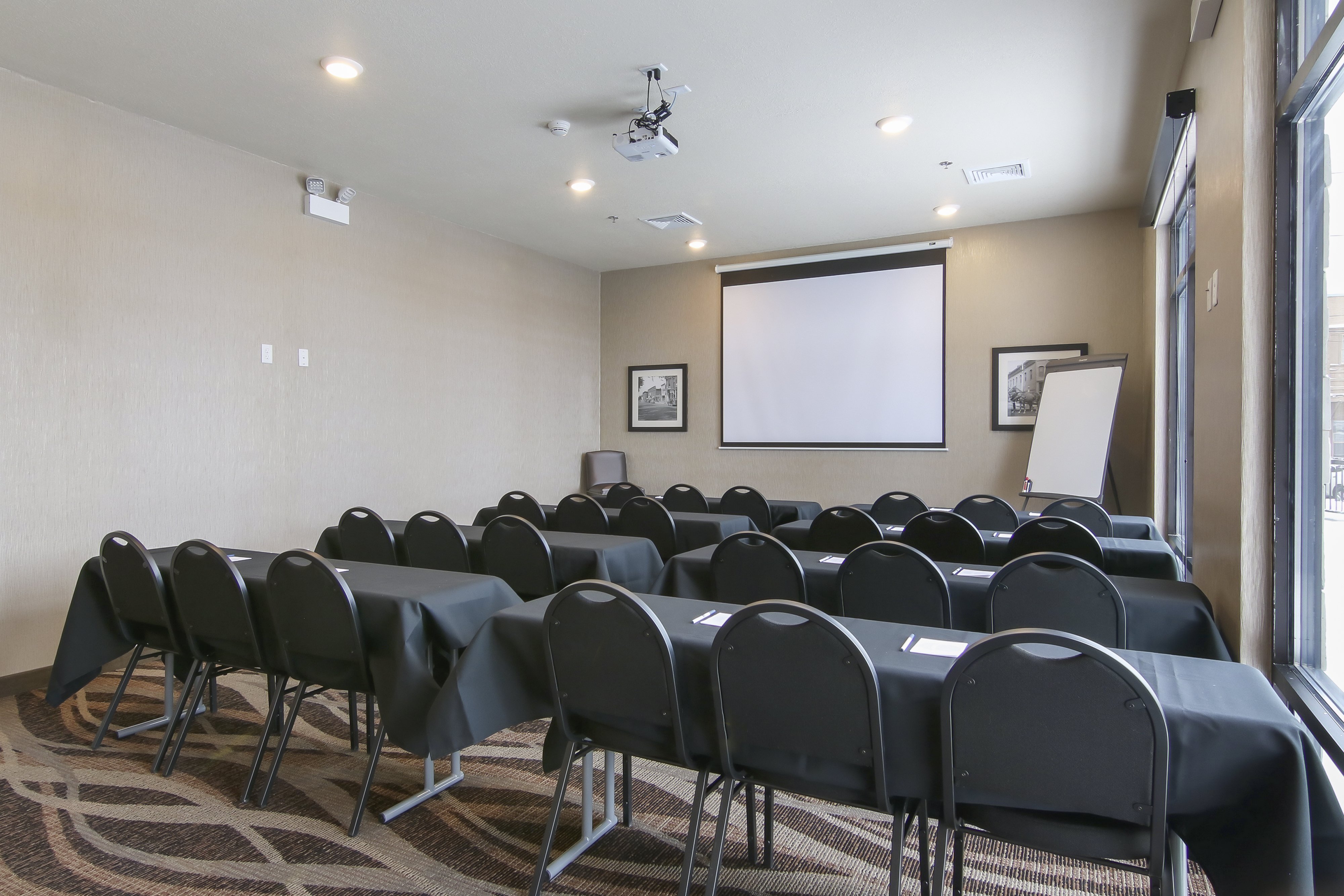 Cobblestone Inn & Suites at UW Stout Downtown Menomonie 49/54
