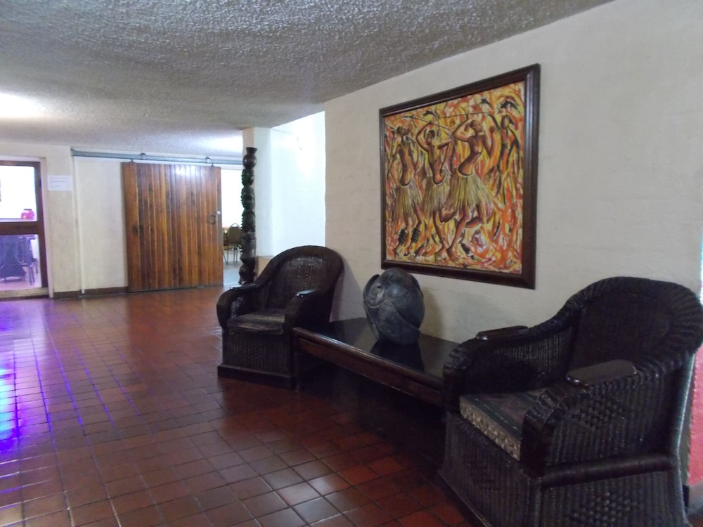 Ndeke Hotel 16/33