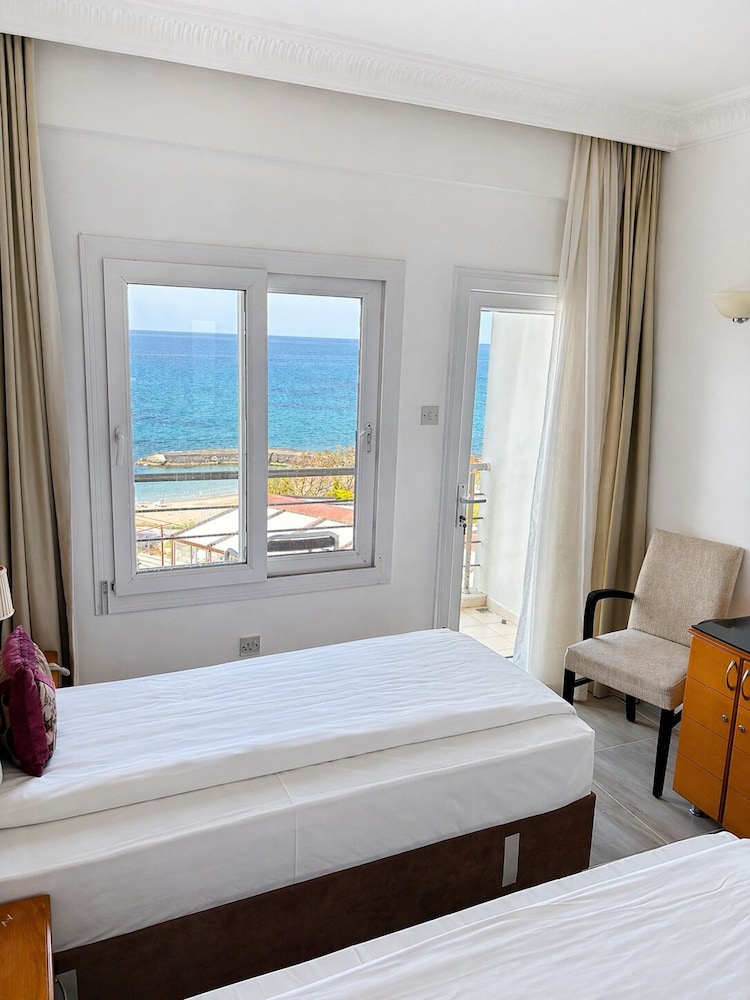 ADA BEACH HOTEL 5/50