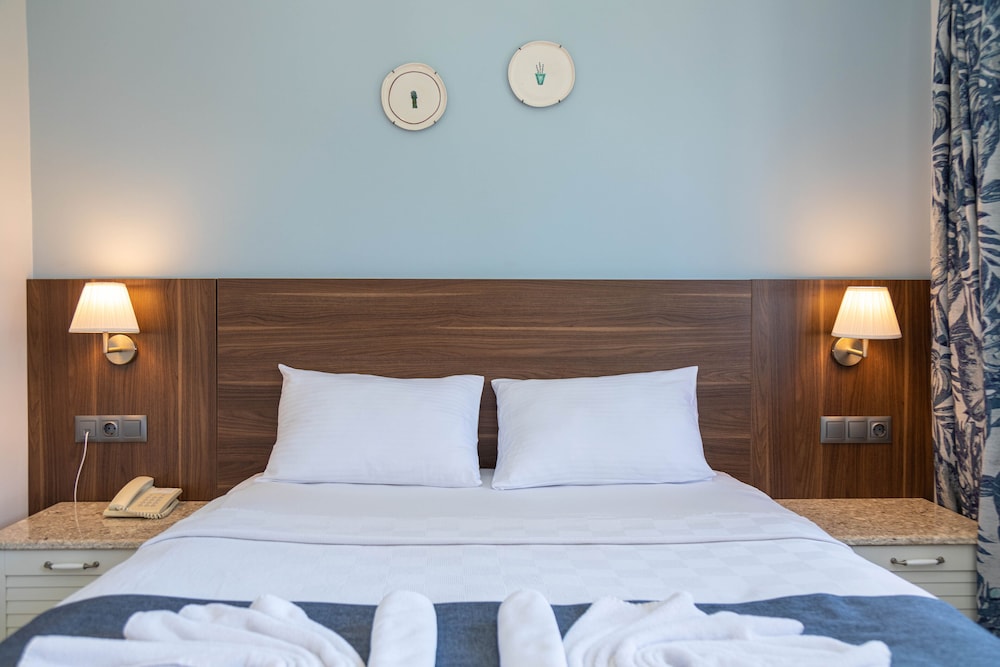 Bronze Hotel - Adults Only 11/32