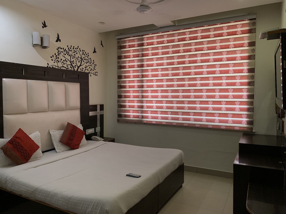Super, Deluxe, Double Bed