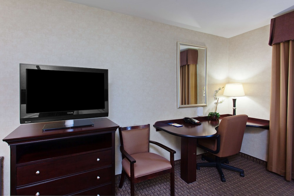 Hampton Inn Suites Oakland Airport 48/63